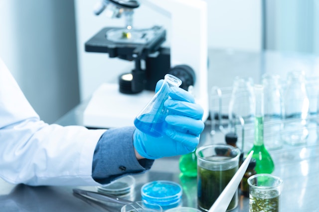 une paillasse de laboratoire de chimie