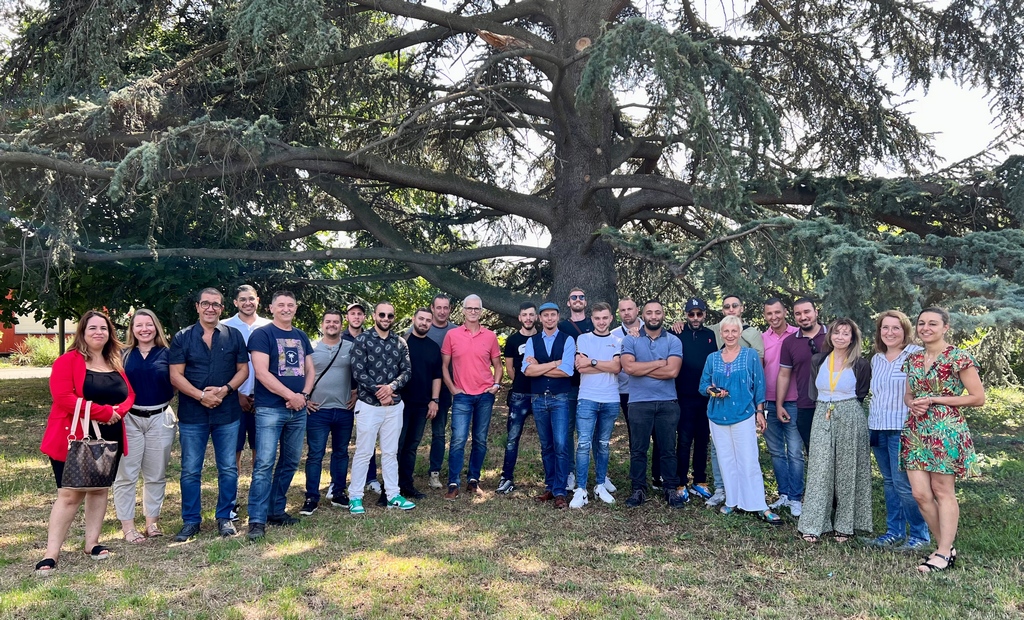 Promotion 2023 du groupe d'apprentis CAIC avec les jurés
